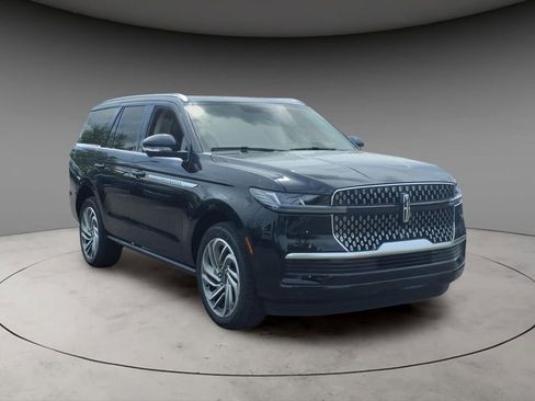 New 2026 Lincoln Navigator Reserve AWD/4WD image 14