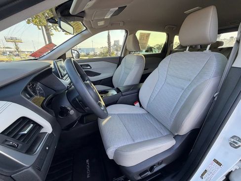 Certified 2023 Nissan Rogue SV FWD image 11