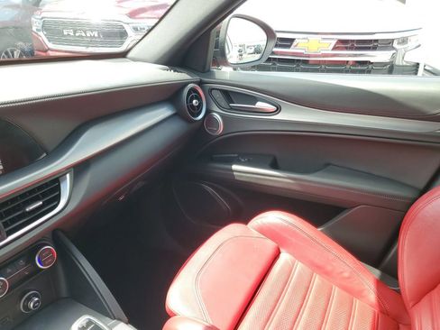 Used 2022 Alfa Romeo Stelvio Veloce image 19