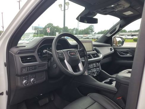 Used 2023 GMC Yukon SLT w/ SLT Luxury Package AWD/4WD image 18