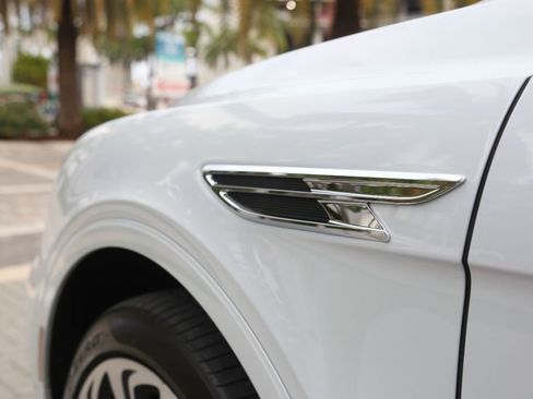 Used 2021 Bentley Bentayga image 34