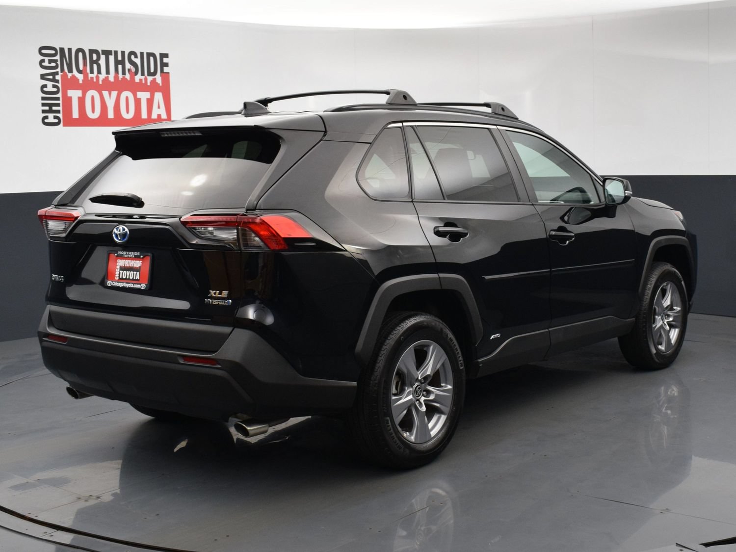 Used 2022 Toyota RAV4 XLE AWD/4WD image 4