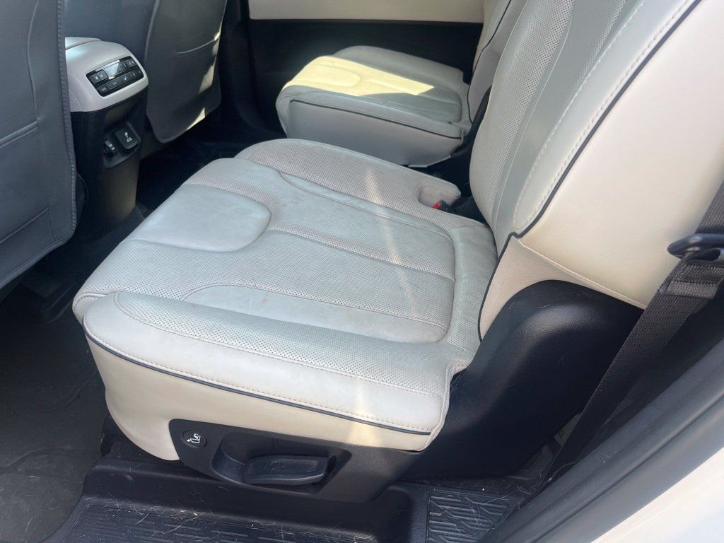 Used 2021 Hyundai Palisade Limited FWD image 2