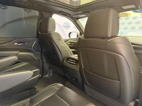 Used 2023 Cadillac Escalade ESV Sport AWD/4WD image 27