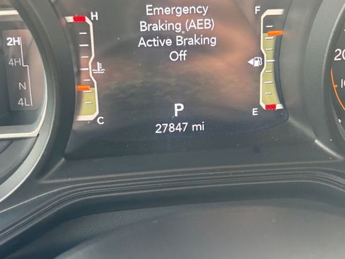 Used 2025 Jeep Wrangler Sahara image 40