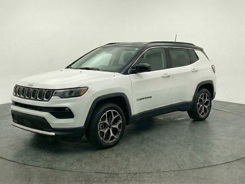 Used 2025 Jeep Compass Limited image 3