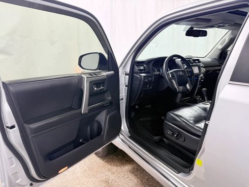 Used 2015 Toyota 4Runner Limited image 9