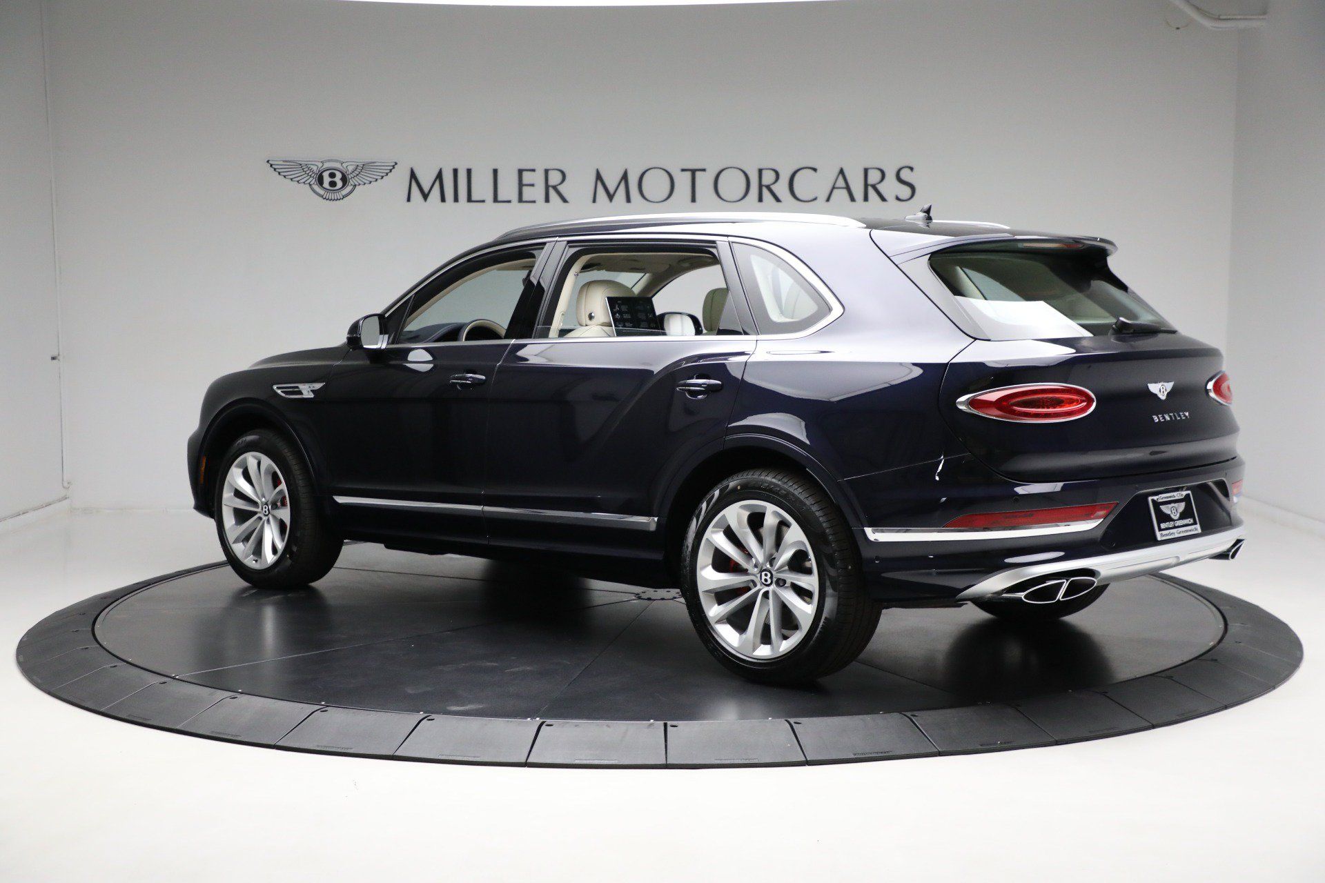 Used 2024 Bentley Bentayga Extended Wheelbase AWD/4WD image 6