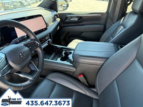 Used 2025 Chevrolet Suburban Z71 AWD/4WD image 25