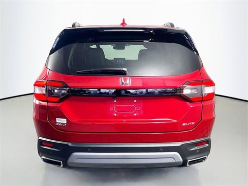 Used 2025 Honda Pilot Elite image 6