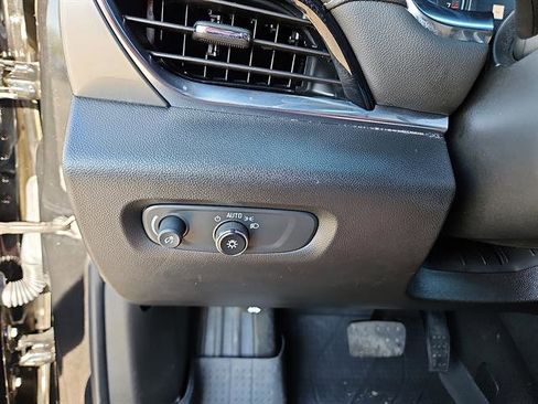 Used 2023 Chevrolet Traverse LT w/ LT Premium Package image 14