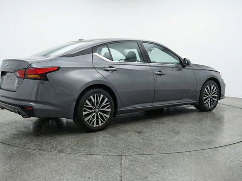 Used 2025 Nissan Altima 2.5 SV image 9