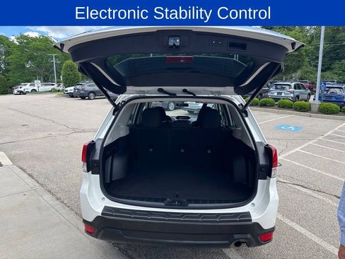 Used 2023 Subaru Forester Premium AWD/4WD image 9
