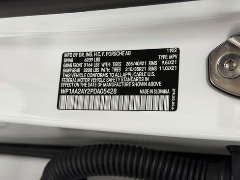 Certified 2023 Porsche Cayenne Platinum Edition image 58