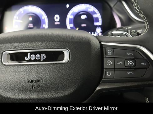 Used 2023 Jeep Grand Cherokee Limited w/ Luxury Tech Group II RWD image 10