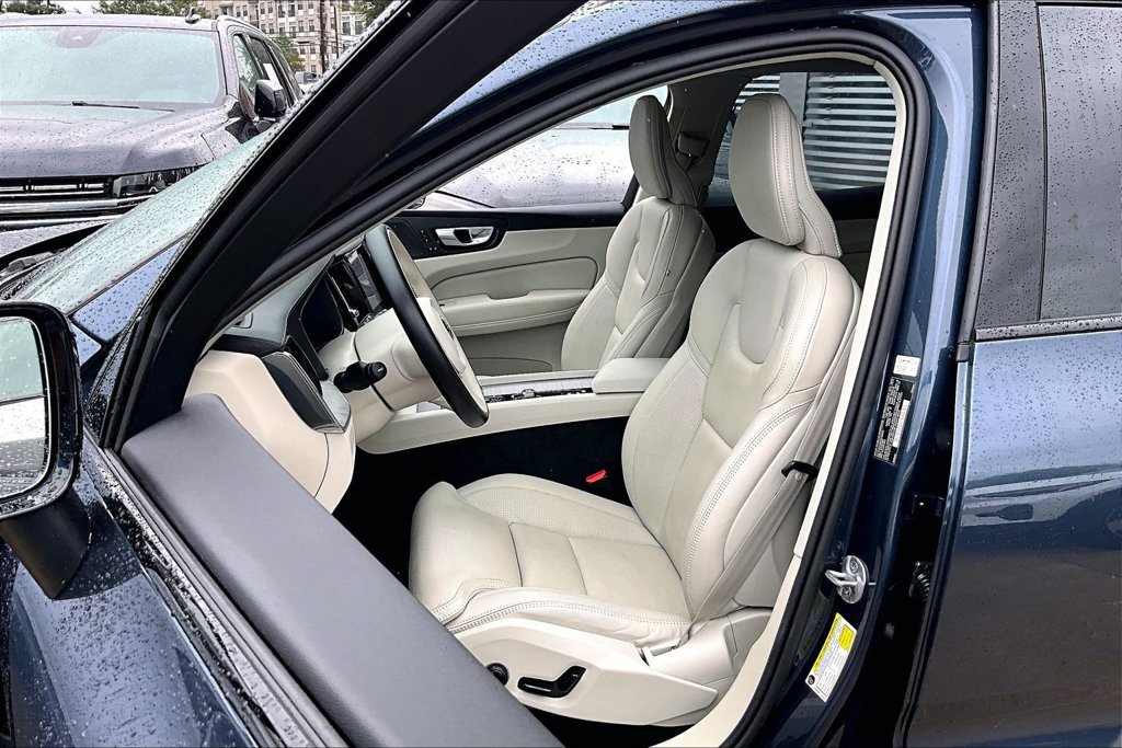 Used 2025 Volvo XC60 B5 Ultra w/ Protection Package Premier AWD/4WD image 33