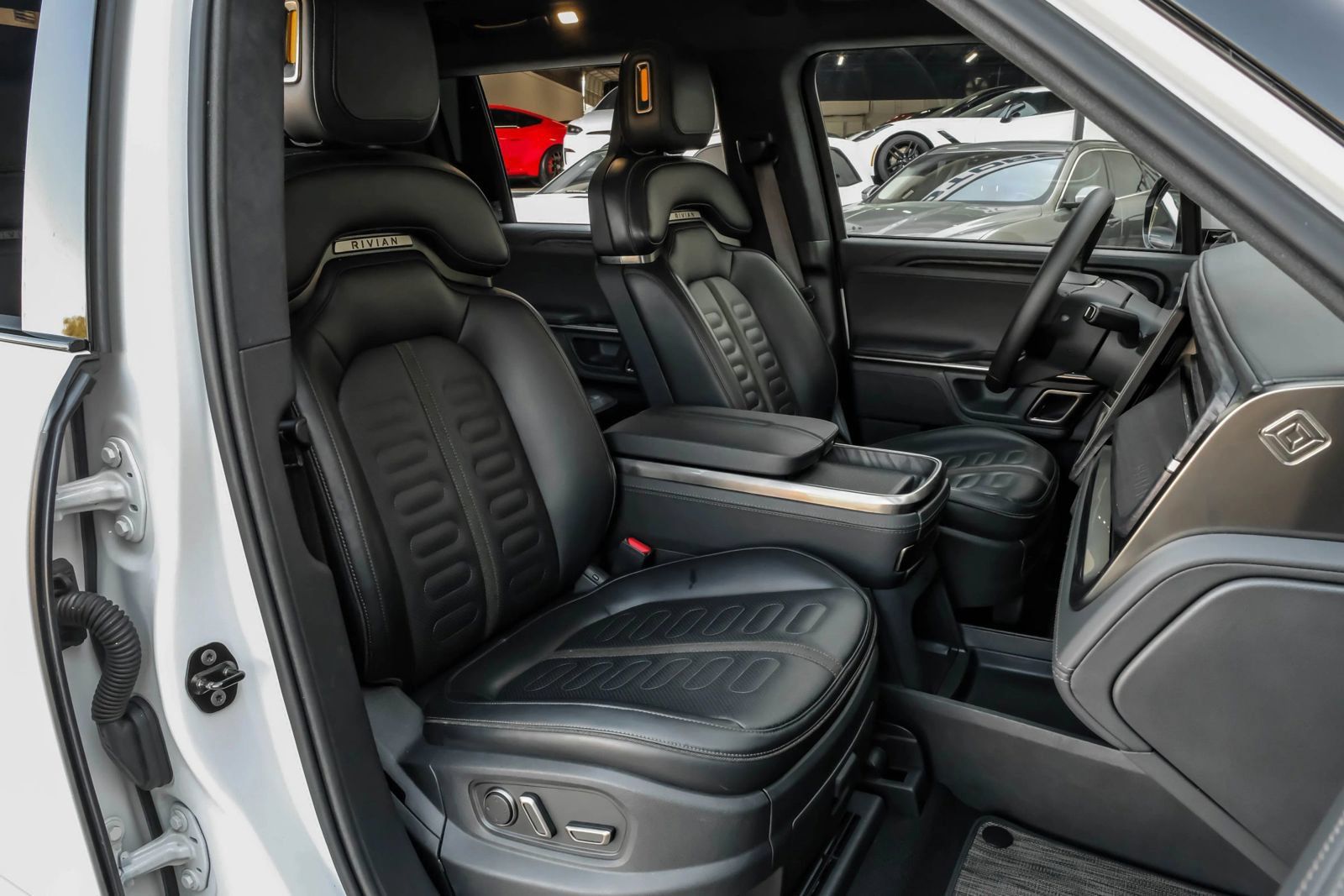 Used 2024 Rivian R1S Adventure Dual AWD/4WD image 44