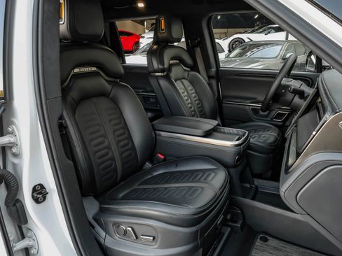 Used 2024 Rivian R1S Adventure AWD/4WD image 44
