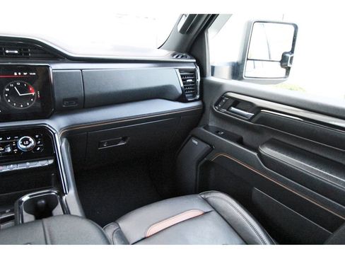 Used 2024 GMC Sierra 2500 AT4 w/ AT4 Preferred Package AWD/4WD image 10