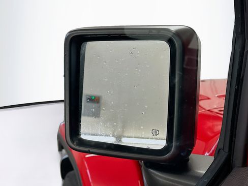 Used 2025 Jeep Wrangler Sahara image 16