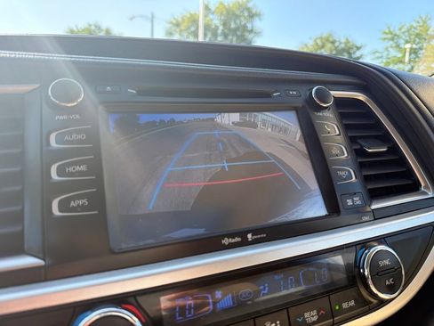 Used 2014 Toyota Highlander XLE AWD/4WD image 15