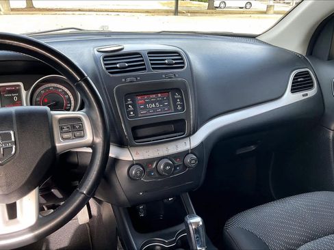 Used 2020 Dodge Journey SE w/ SE Popular Equipment Group image 6