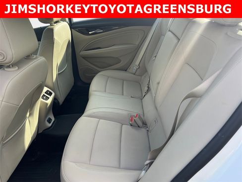 Used 2019 Buick Regal Essence w/ Driver Confidence Package I image 24
