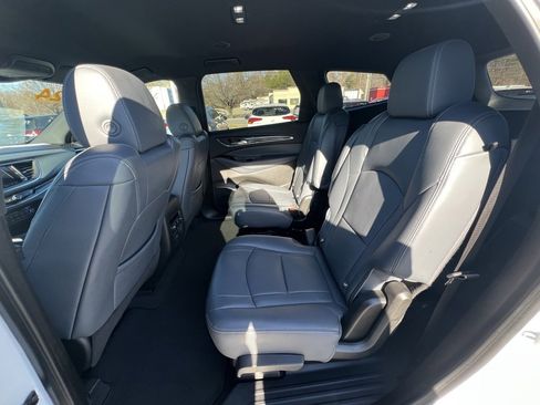 Used 2024 Buick Enclave Premium image 18