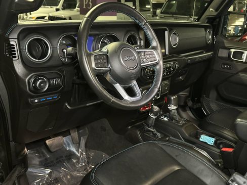 Used 2022 Jeep Wrangler Unlimited Rubicon 4xe w/ Cold Weather Group AWD/4WD image 16