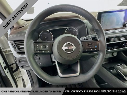Used 2023 Nissan Rogue SV image 11