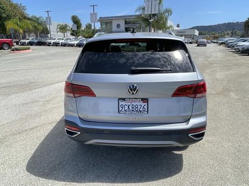 Certified 2022 Volkswagen Taos SE FWD image 5
