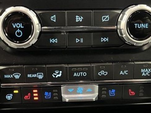 Used 2022 Ford F150 Lariat w/ Equipment Group 502A High image 36