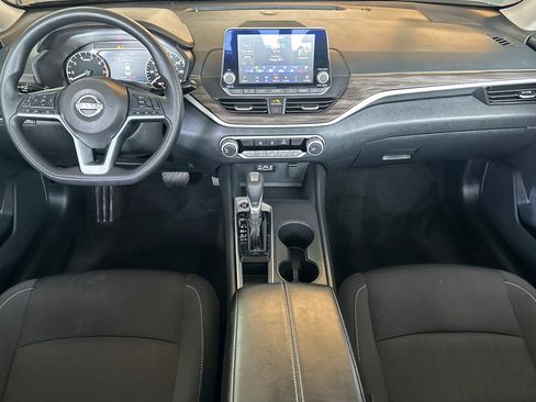 Used 2025 Nissan Altima 2.5 SV FWD image 13