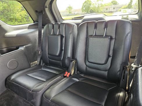 Used 2017 Ford Explorer XLT w/ Equipment Group 202A image 15