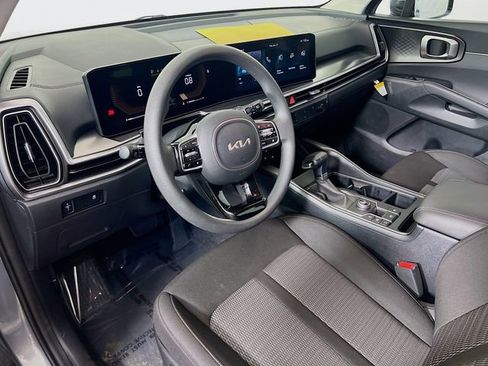 Used 2025 Kia Sorento LX image 11