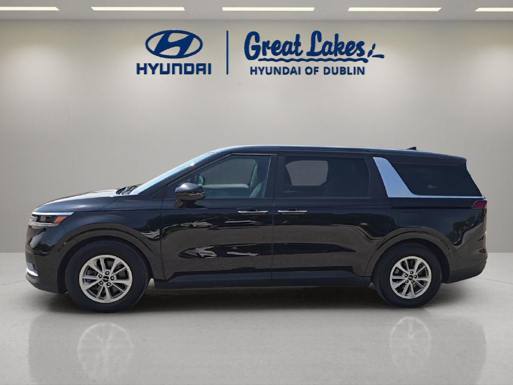 Used 2024 Kia Carnival LX FWD image 2