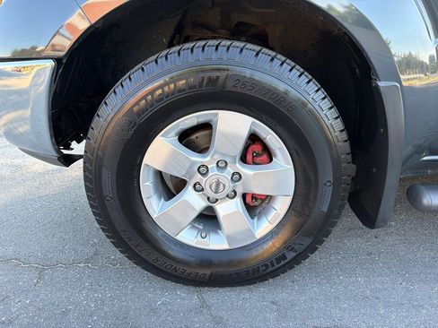 Used 2011 Nissan Frontier SV w/ SV Premium Utility Pkg AWD/4WD image 21
