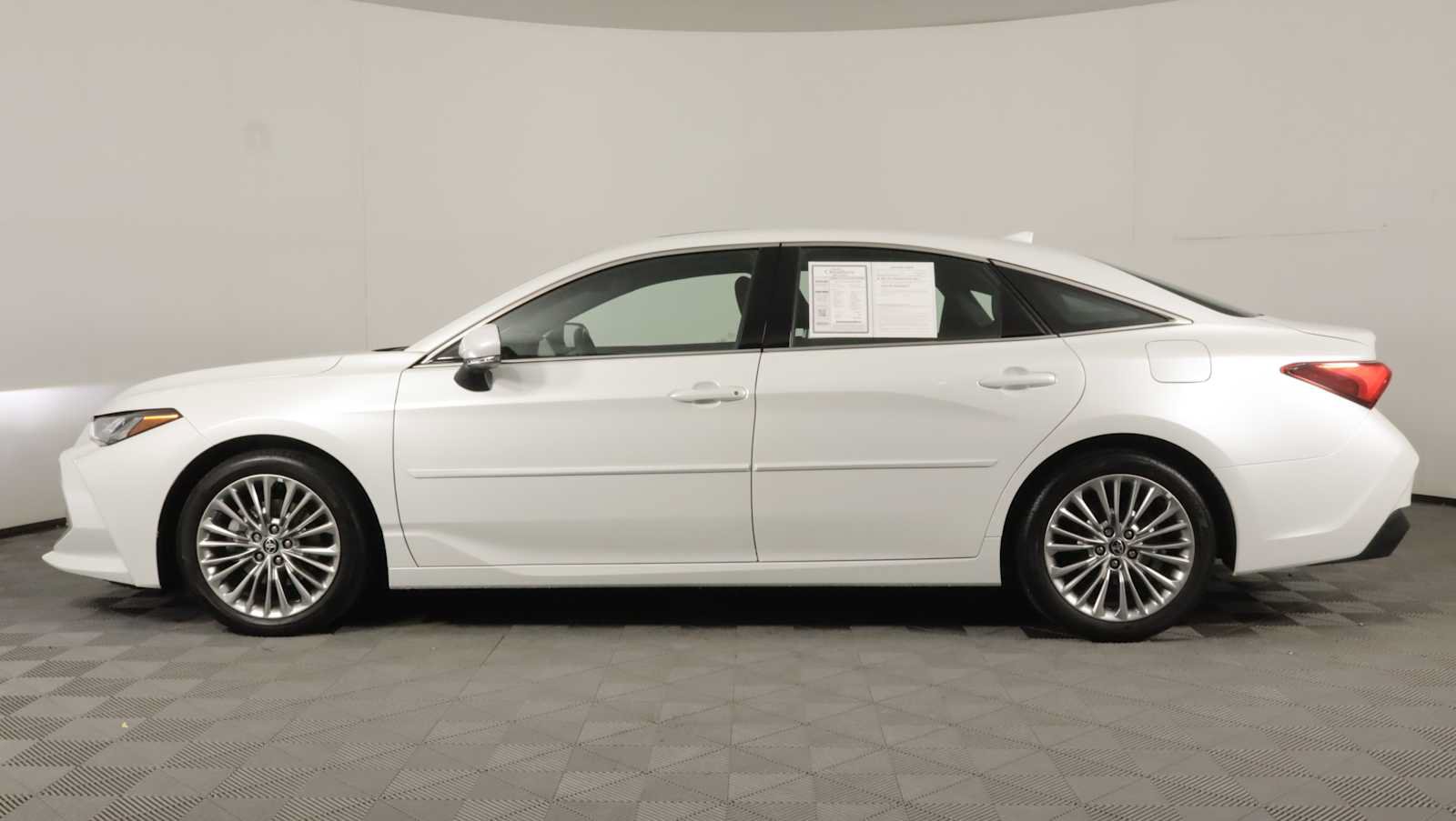 Used 2022 Toyota Avalon Limited w/ Advanced Safety Package FWD image 8
