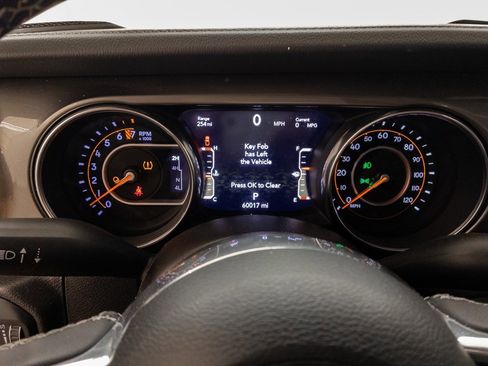 Used 2023 Jeep Gladiator Overland image 17