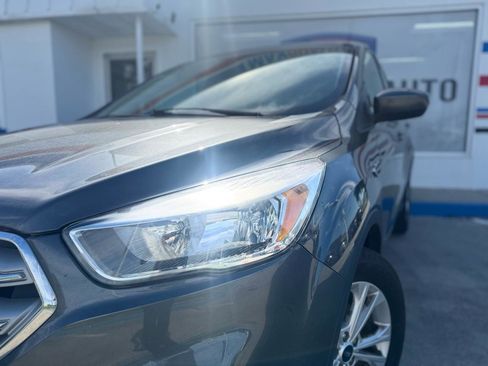 Used 2019 Ford Escape SE FWD image 4