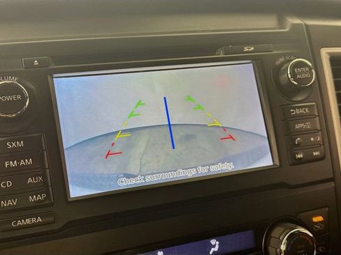 Used 2018 Nissan Titan SV w/ SV Convenience Package image 17