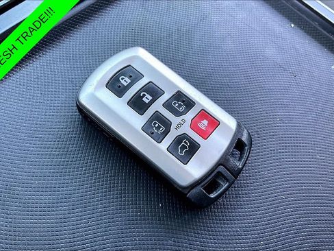 Used 2020 Toyota Sienna XLE Premium AWD/4WD image 34
