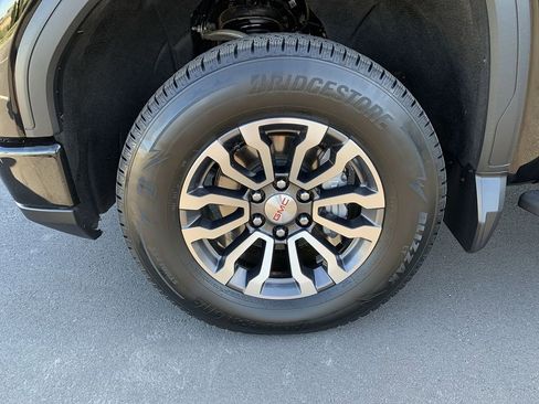 Used 2024 GMC Sierra 1500 AT4 w/ Technology Package image 11