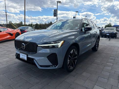 Used 2026 Volvo XC60 B5 Plus AWD/4WD image 4
