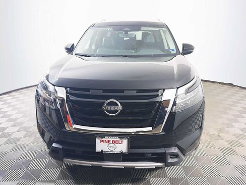 Used 2025 Nissan Pathfinder SL AWD/4WD image 2
