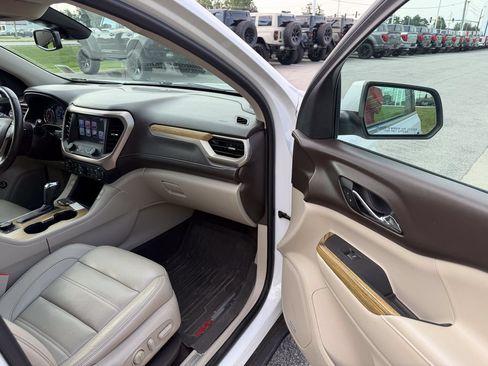 Used 2017 GMC Acadia Denali w/ Technology Package AWD/4WD image 19