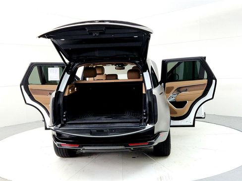 Used 2023 Land Rover Range Rover SE image 11