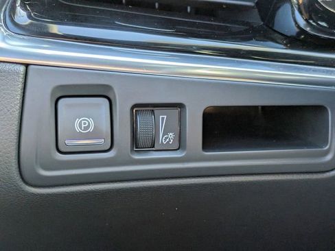 Used 2024 Cadillac XT6 Luxury FWD image 25