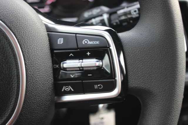 Used 2023 Kia Sorento LX AWD/4WD image 14