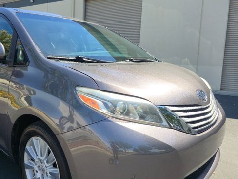 Used 2017 Toyota Sienna Limited Premium AWD/4WD image 2
